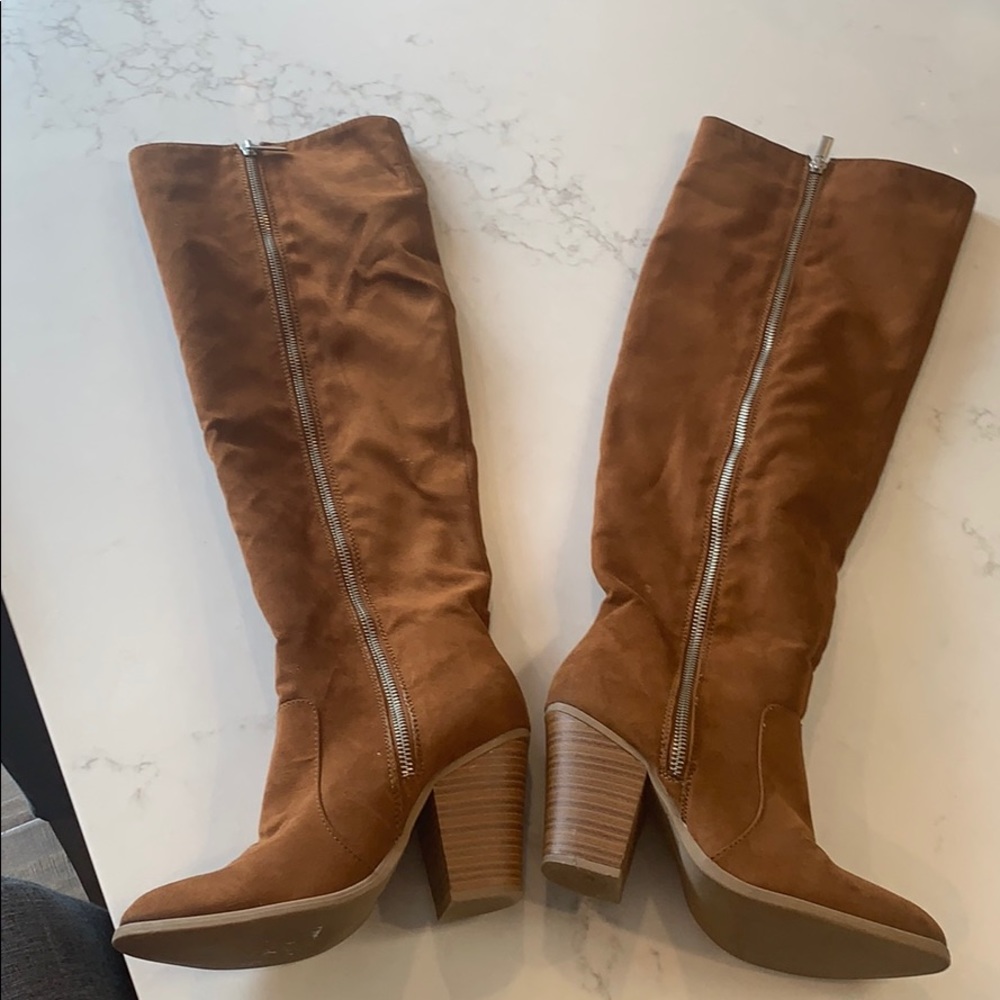 Heel zip up boots